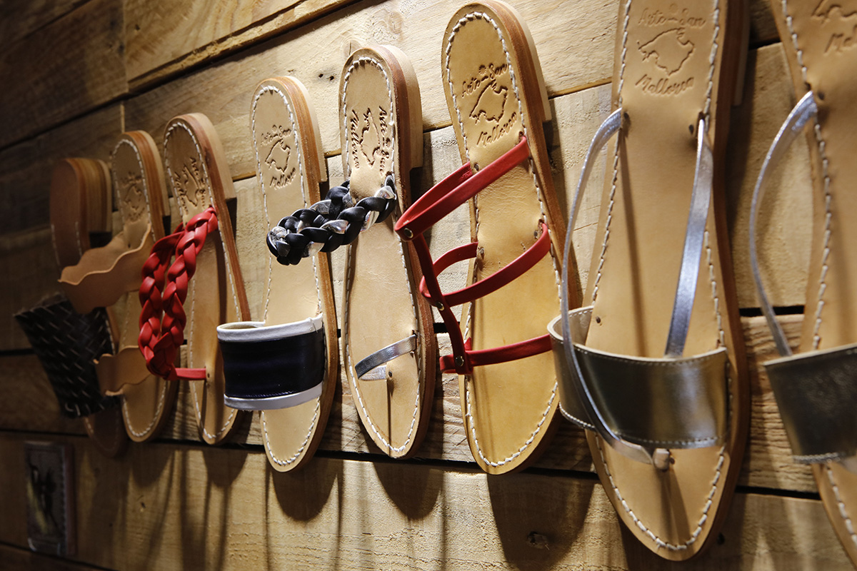 Maßgefertigte Sandalen aus Palmas Trendviertel